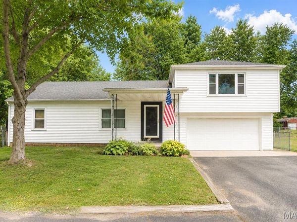 15 Belle Drive, Fairview Heights, IL 62208