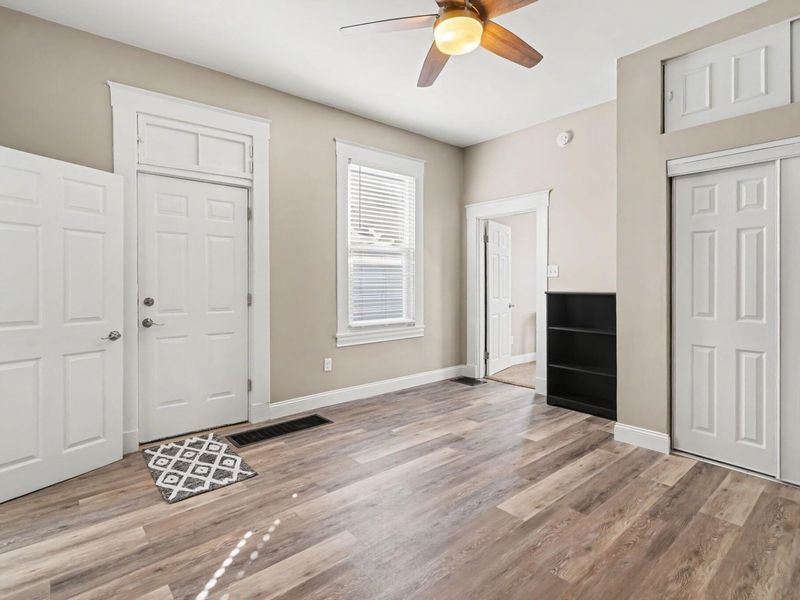704 W 35th Street W, Covington, KY 41015 Photo 2