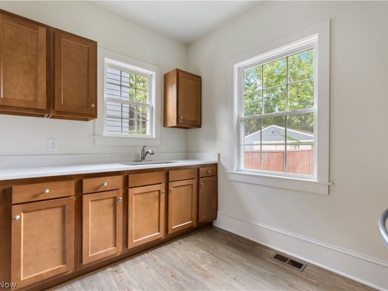 156 E Mapledale Avenue, Akron, OH 44301 Photo 11