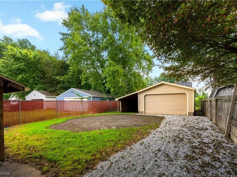 156 E Mapledale Avenue, Akron, OH 44301 Photo 4
