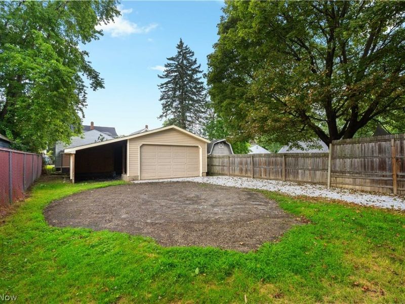 156 E Mapledale Avenue, Akron, OH 44301 Photo 5
