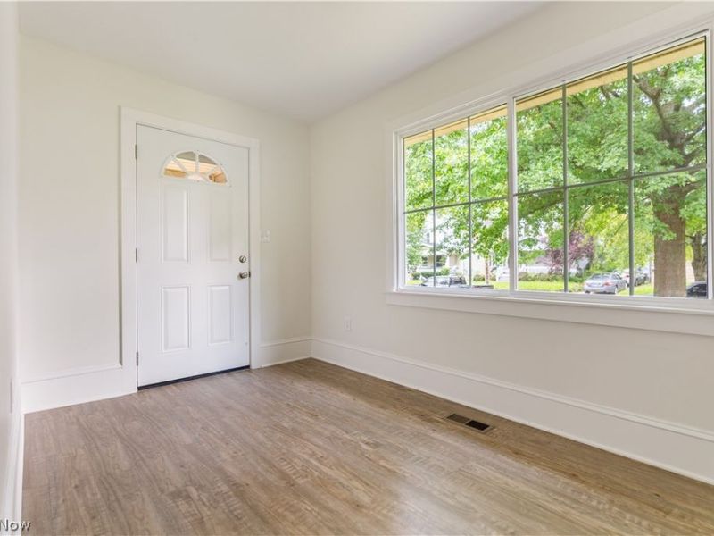156 E Mapledale Avenue, Akron, OH 44301 Photo 7