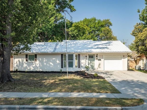 805 NW 14th Street , Grand Prairie, TX 75050