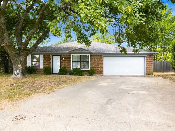 6400 Twin Spruce Court, Arlington, TX 76018