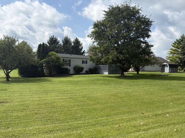 23412 State Route 33 , Wapakoneta, OH 45895