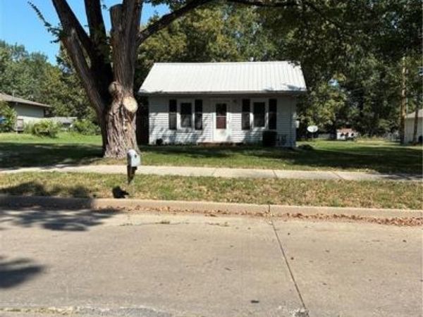 323 E 13th Street, Ottawa, KS 66067