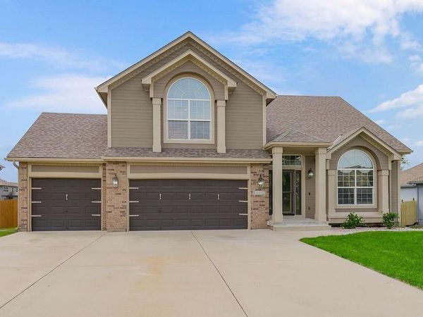 4412 SW Lyndsie Court, Lee's Summit, MO 64082