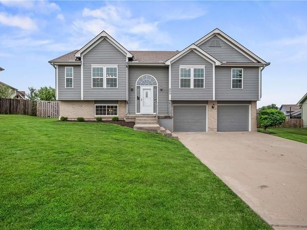 905 NW 112th Terrace, Kansas City, MO 64155