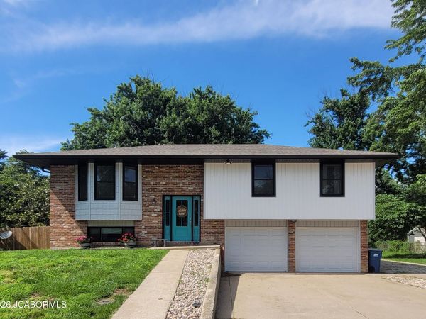 4510 VILLAGE DRIVE, Jefferson City, MO 65109