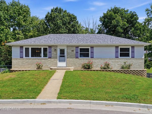 121 WAGONWHEEL DRIVE, Jefferson City, MO 65109