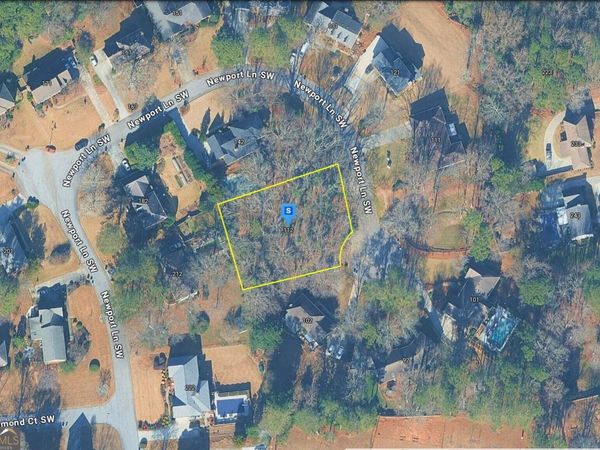 112 Newport Lane SW, Lilburn, GA 30047
