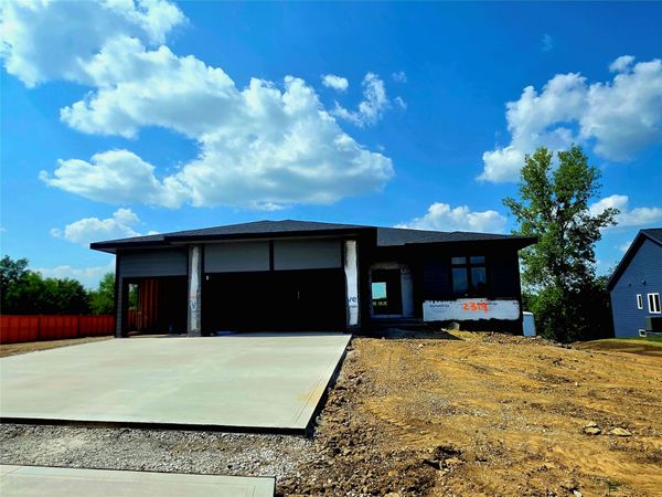 2319 N 8th Court, Indianola, IA 50125