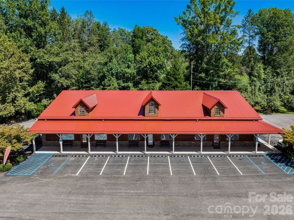271 Old Barn Road , Hendersonville, NC 28791