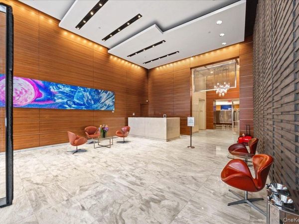350 W 42nd Street, Unit 19I, New York (Manhattan), NY 10036