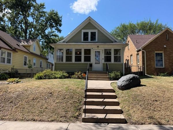 2955 Queen Avenue N, Minneapolis, MN 55411