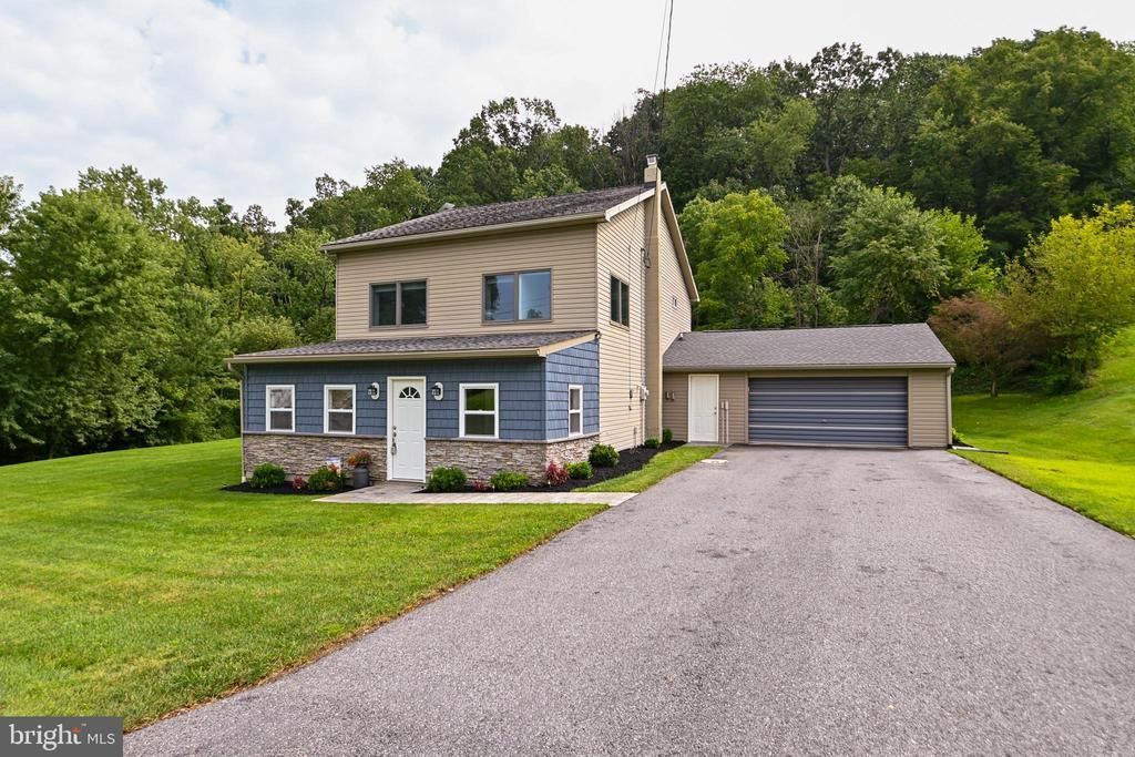 1734 HAMETOWN ROAD , GLEN ROCK, PA 17327