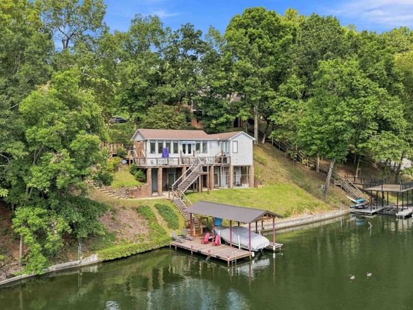 407 Lakeside Cr, Muscle Shoals, AL 35661
