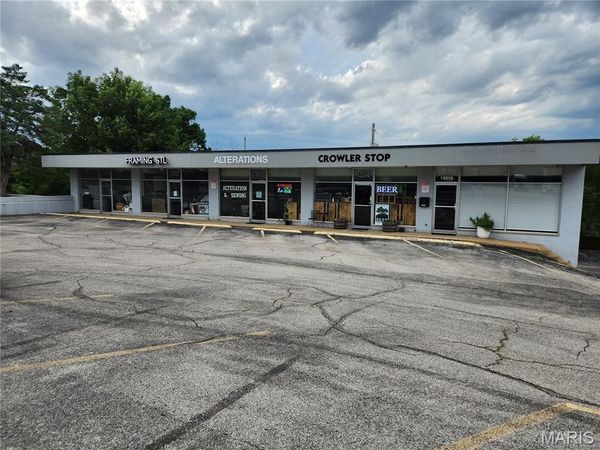 13016 Manchester Road , Des Peres, MO 63131