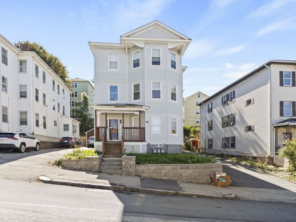 12 Alpine St, Unit 2, Worcester, MA 01610