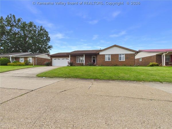 204 Shawnee Estates, Winfield, WV 25213