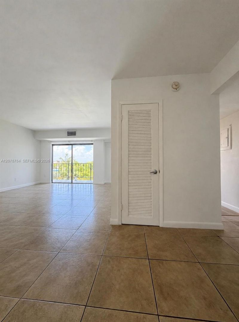 77 Crandon Blvd, Unit 5C, Key Biscayne, FL 33149 Photo