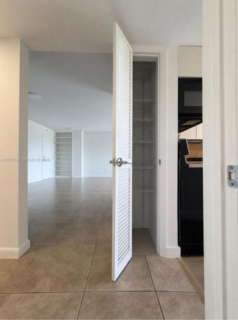 77 Crandon Blvd, Unit 5C, Key Biscayne, FL 33149 Photo