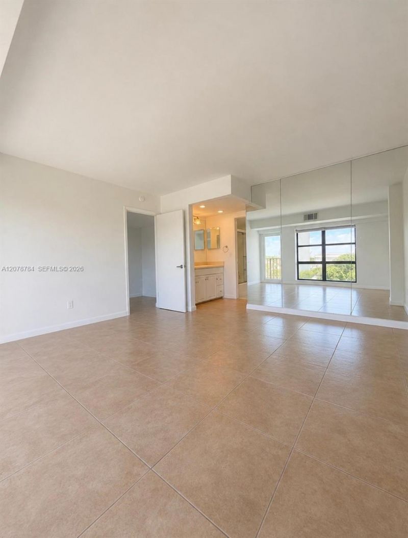 77 Crandon Blvd, Unit 5C, Key Biscayne, FL 33149 Photo