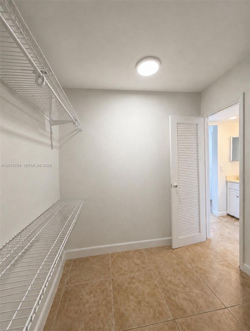 77 Crandon Blvd, Unit 5C, Key Biscayne, FL 33149 Photo
