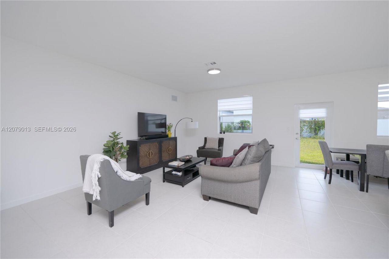 13609 SW 185th Ln , Miami, FL 33177 Photo