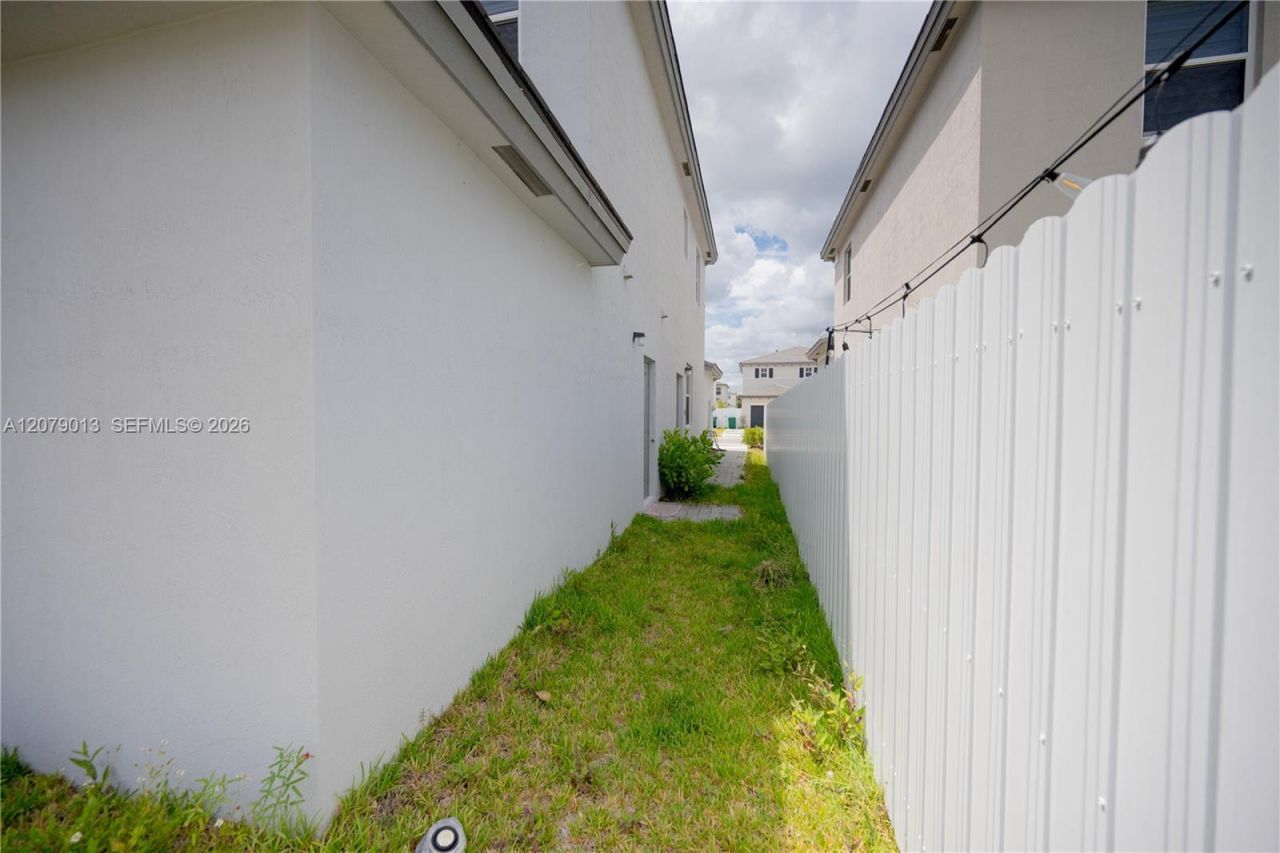 13609 SW 185th Ln , Miami, FL 33177 Photo