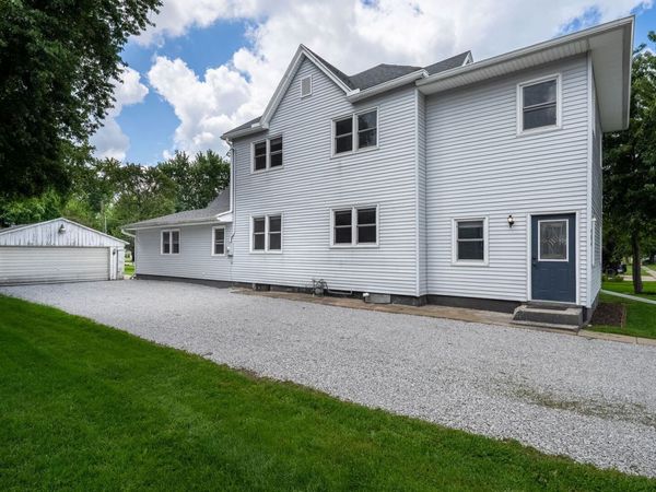 306 W Main Street , Stanford, IL 61774
