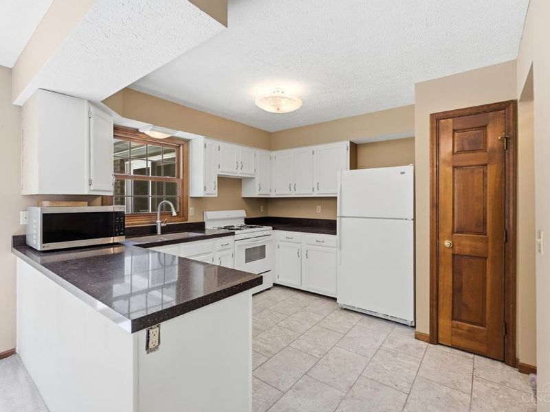 7795 Mitchell Park Drive, Miami Township, OH 45002 Photo 17