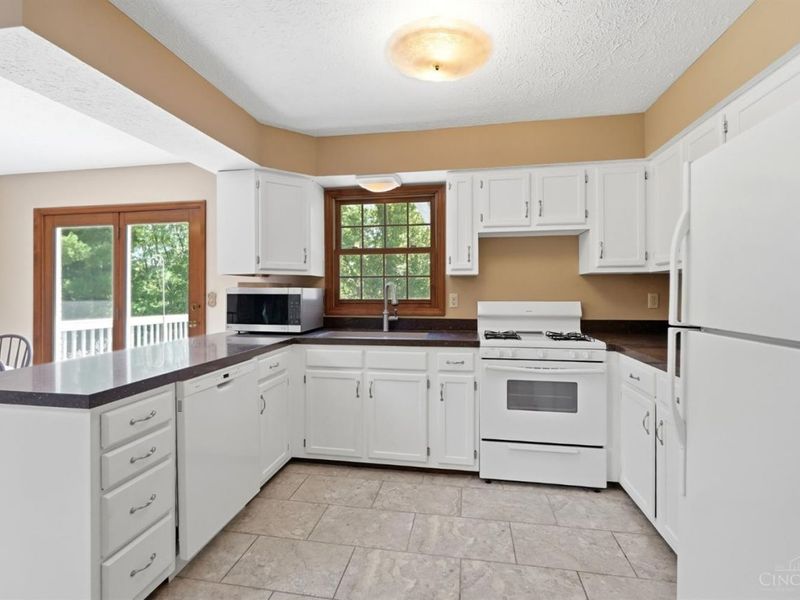 7795 Mitchell Park Drive, Miami Township, OH 45002 Photo 18