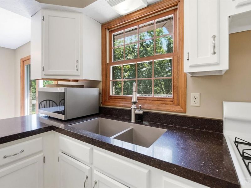 7795 Mitchell Park Drive, Miami Township, OH 45002 Photo 21