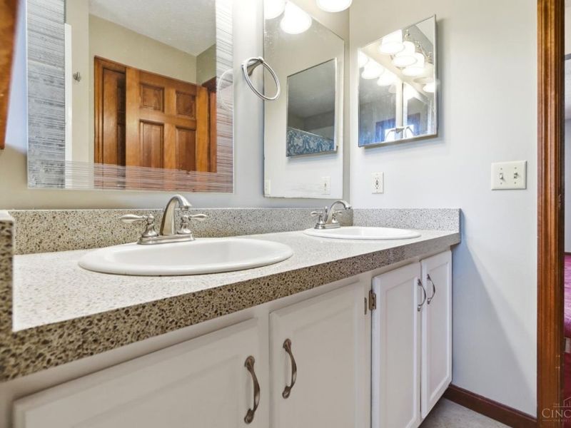 7795 Mitchell Park Drive, Miami Township, OH 45002 Photo 32