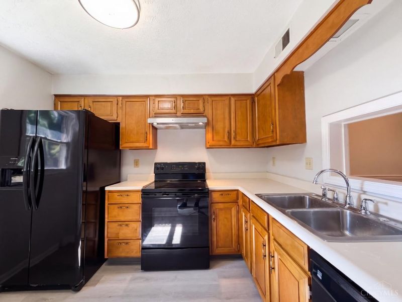 7636 Montgomery Road, Unit C, Cincinnati, OH 45236 Photo 2