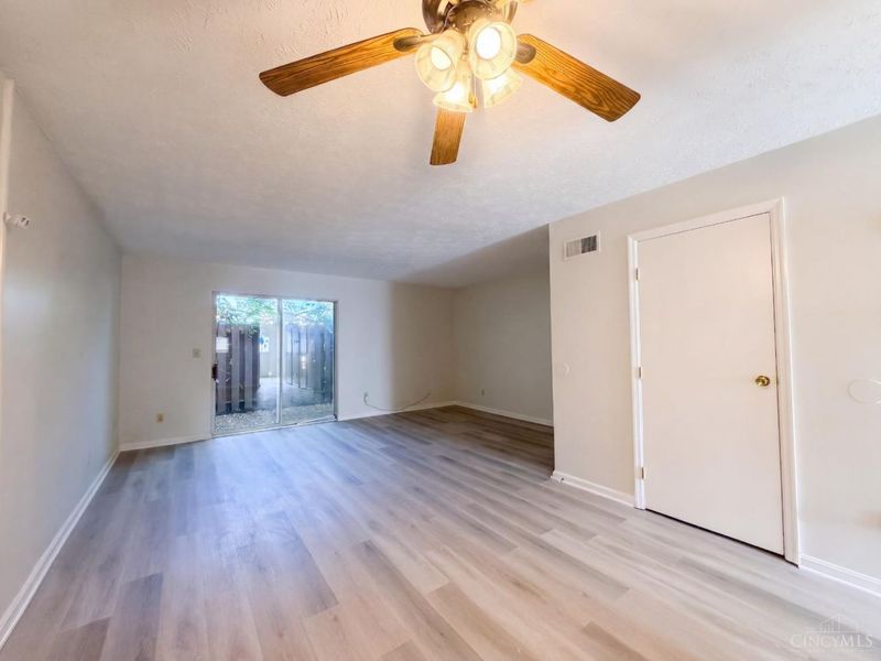 7636 Montgomery Road, Unit C, Cincinnati, OH 45236 Photo 3