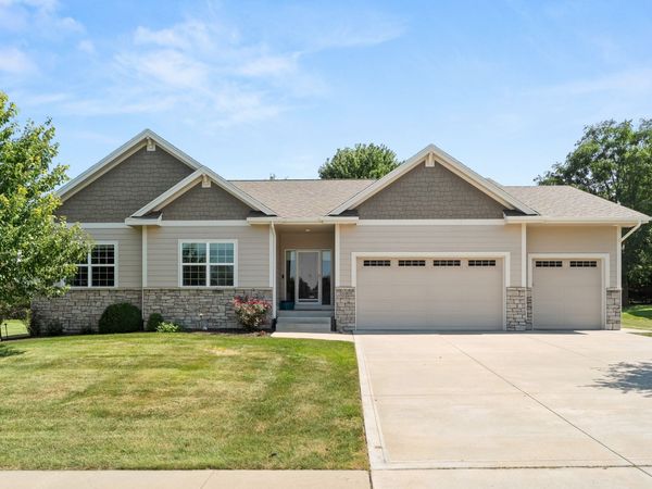 1689 NW 124th Street, Clive, IA 50325