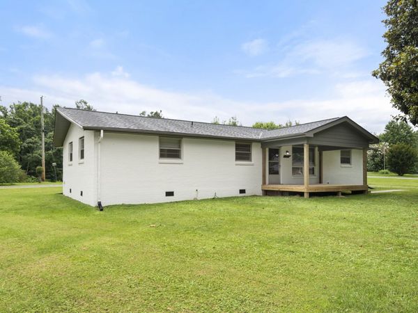 1156 Chestnut Dr , Burns, TN 37029
