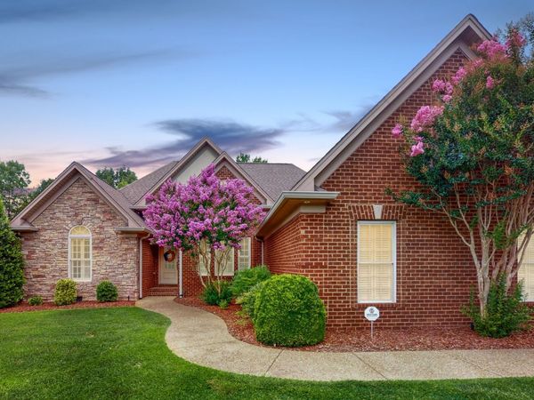 1007 Briarwood Dr , Cottontown, TN 37048