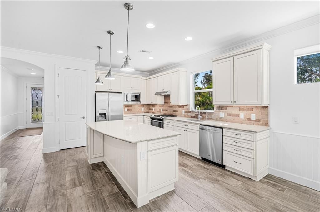 10647 Tiki Ct, Estero, FL 33928 Photo