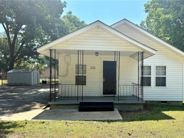 216 E Street, Russellville, AR 72801