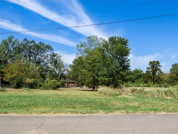 807 N 2nd Street , Hugo, OK 74743