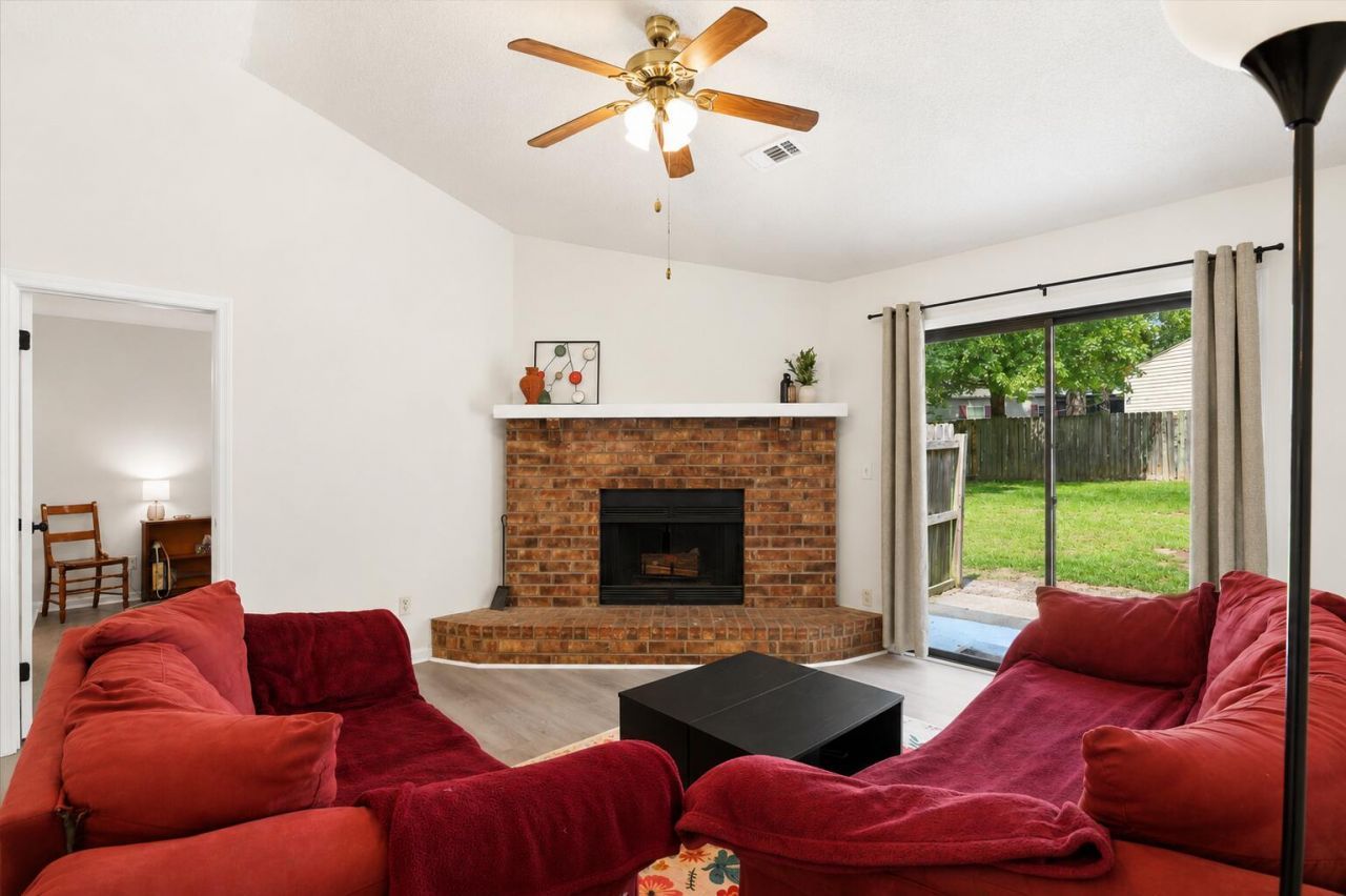 406 Miami Street Photo 12