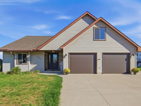 4002 Oak Knoll Drive, Eau Claire, WI 54701