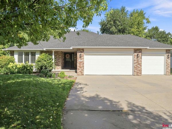 7411 S 41 Street, Lincoln, NE 68516