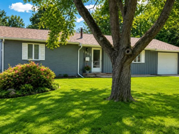 1905 E Country Squire Drive , Urbana, IL 61802