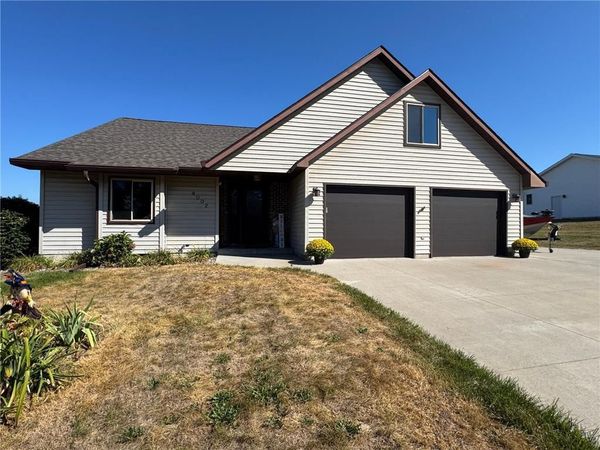 4002 Oak Knoll Drive, Eau Claire, WI 54701