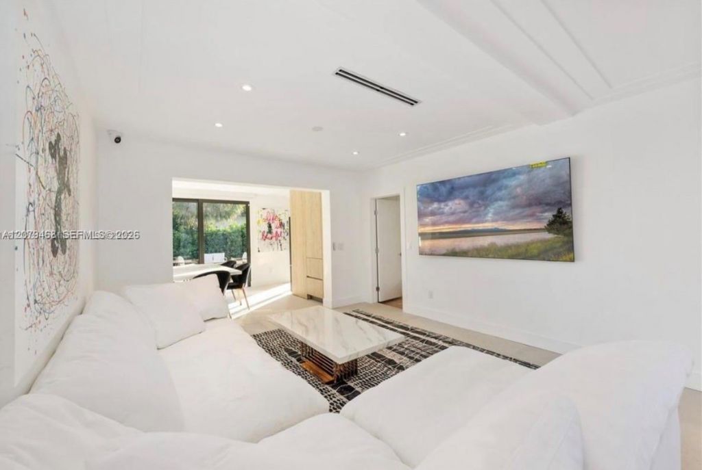 900 W 47th Ct, Miami Beach, FL 33140 Photo