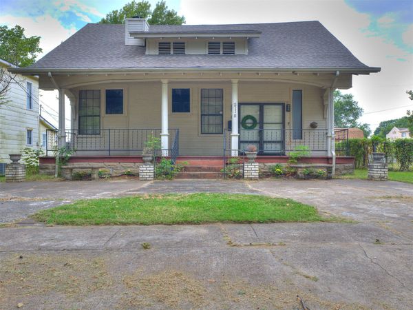 211 N State Street , Wagoner, OK 74467